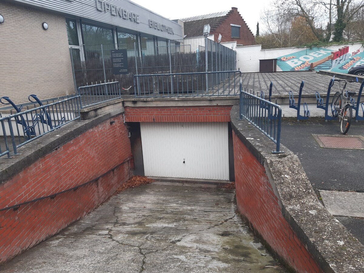 Ruim en lichtrijk appartement - centrum Gavere. 