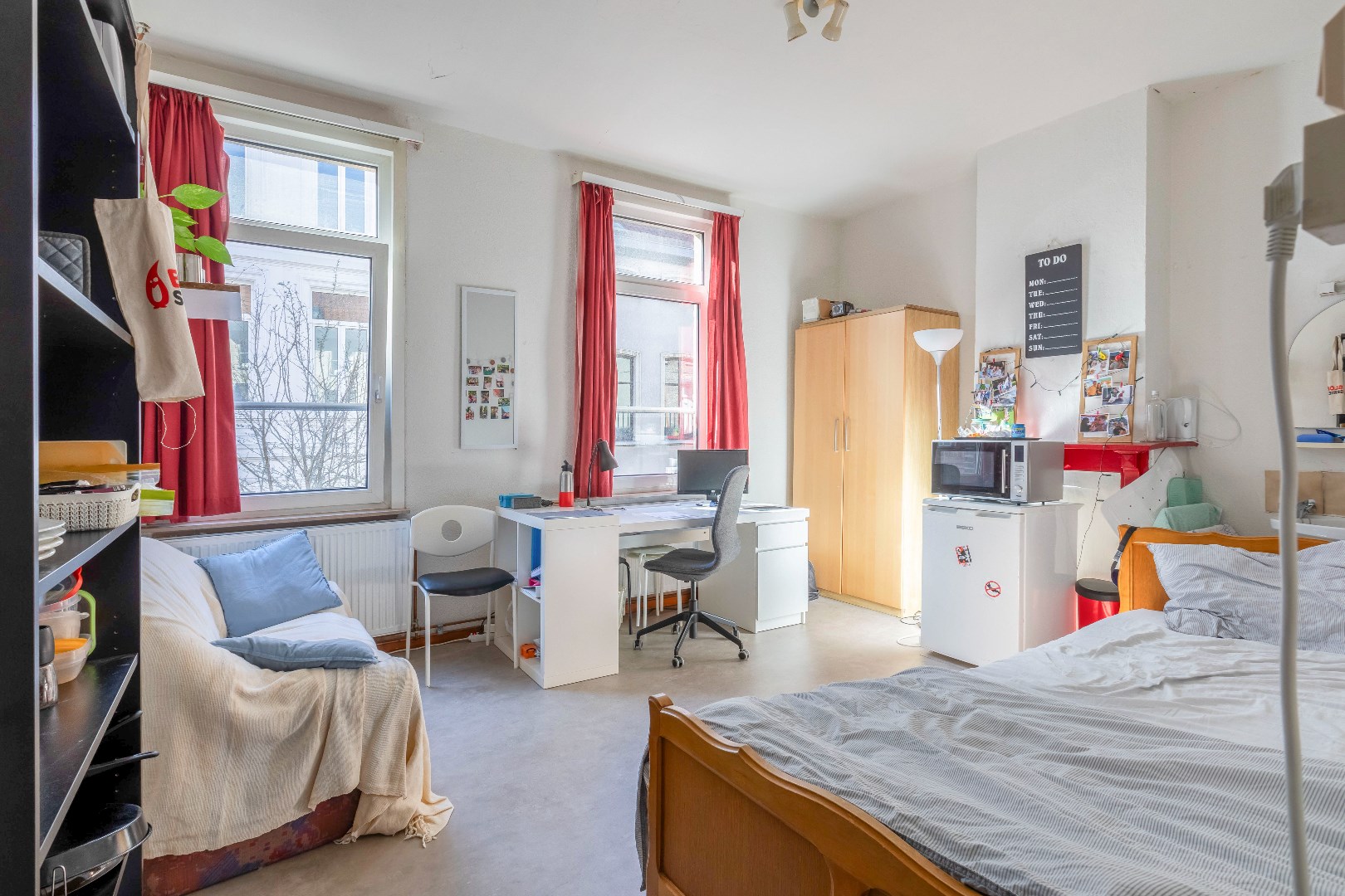 Vergunde opbrengsteigendom met 5 kamers nabij Gent Sint-Pieters. 