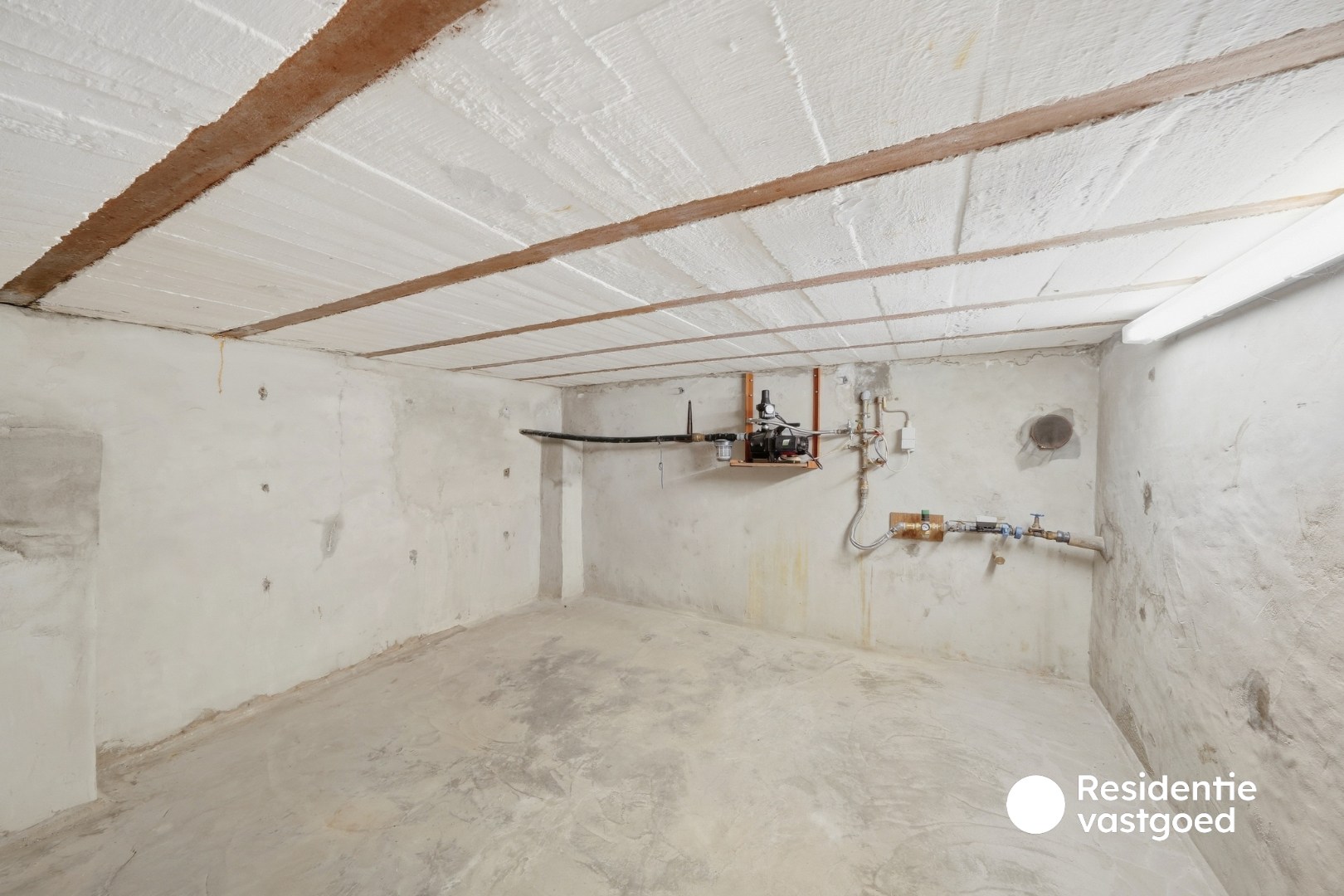 Ruime woning met garage in hartje Zandvoorde 