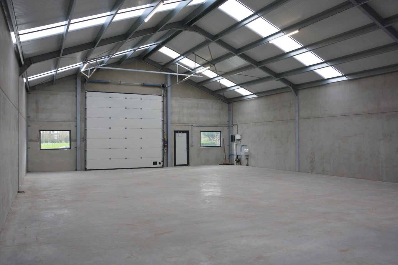 Landelijk gelegen woning met loods! 