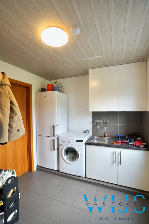 Ruime, energiezuinige gezinswoning te Oosteeklo ! 