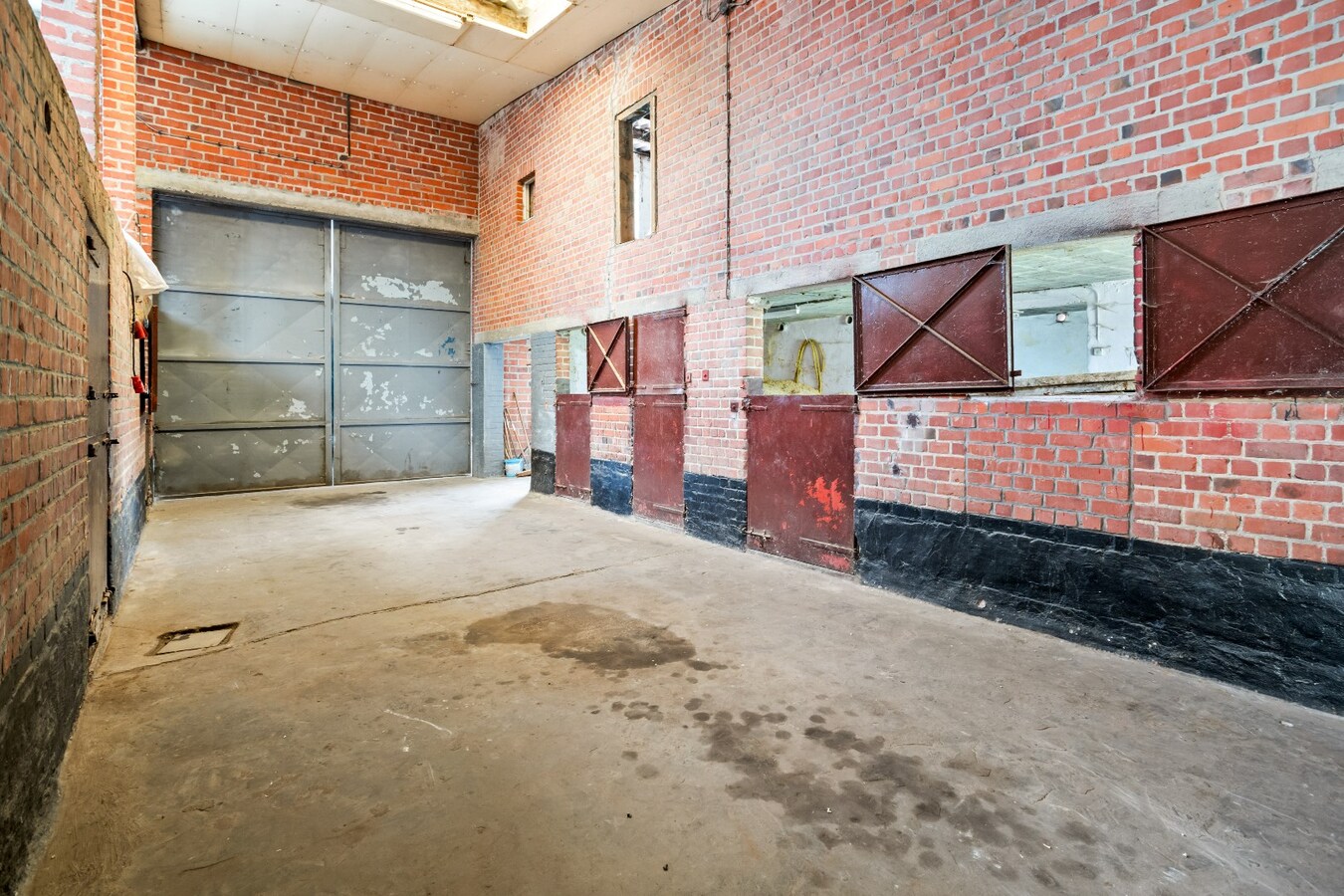 Ruime woning met loods op 882 m² 