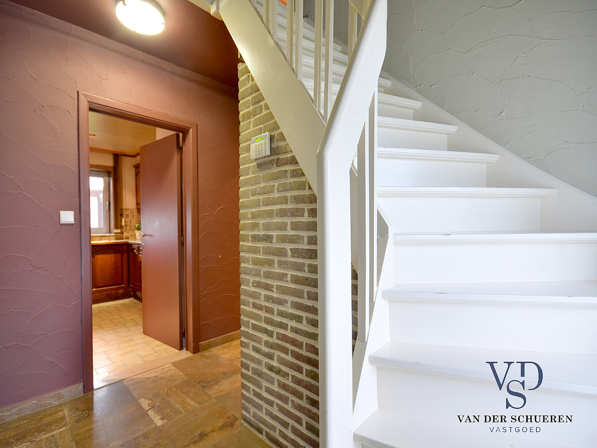 Tijdloze villa in residentiële wijk te Nazareth. 