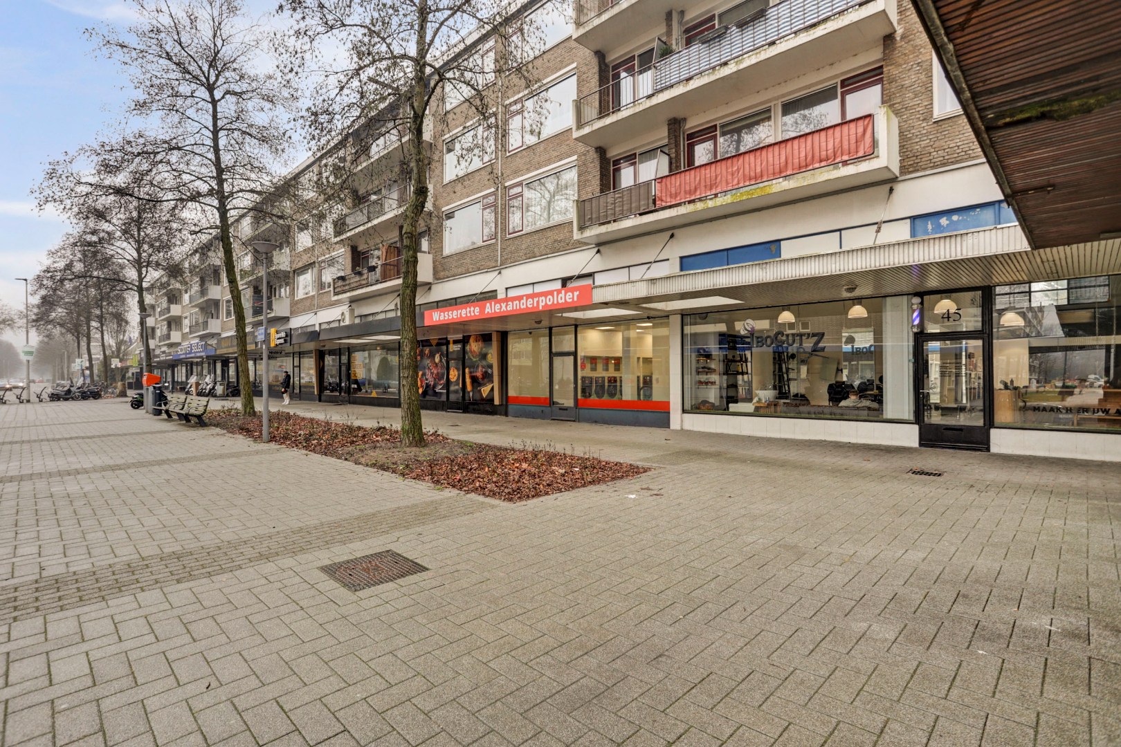 Instapklaar en verzorgd  3-(voorheen 4) kamer hoek- appartement op de tweede verdieping met 2 slaapkamers, 2 balkons, moderne keuken en is gelegen op eigen grond. 