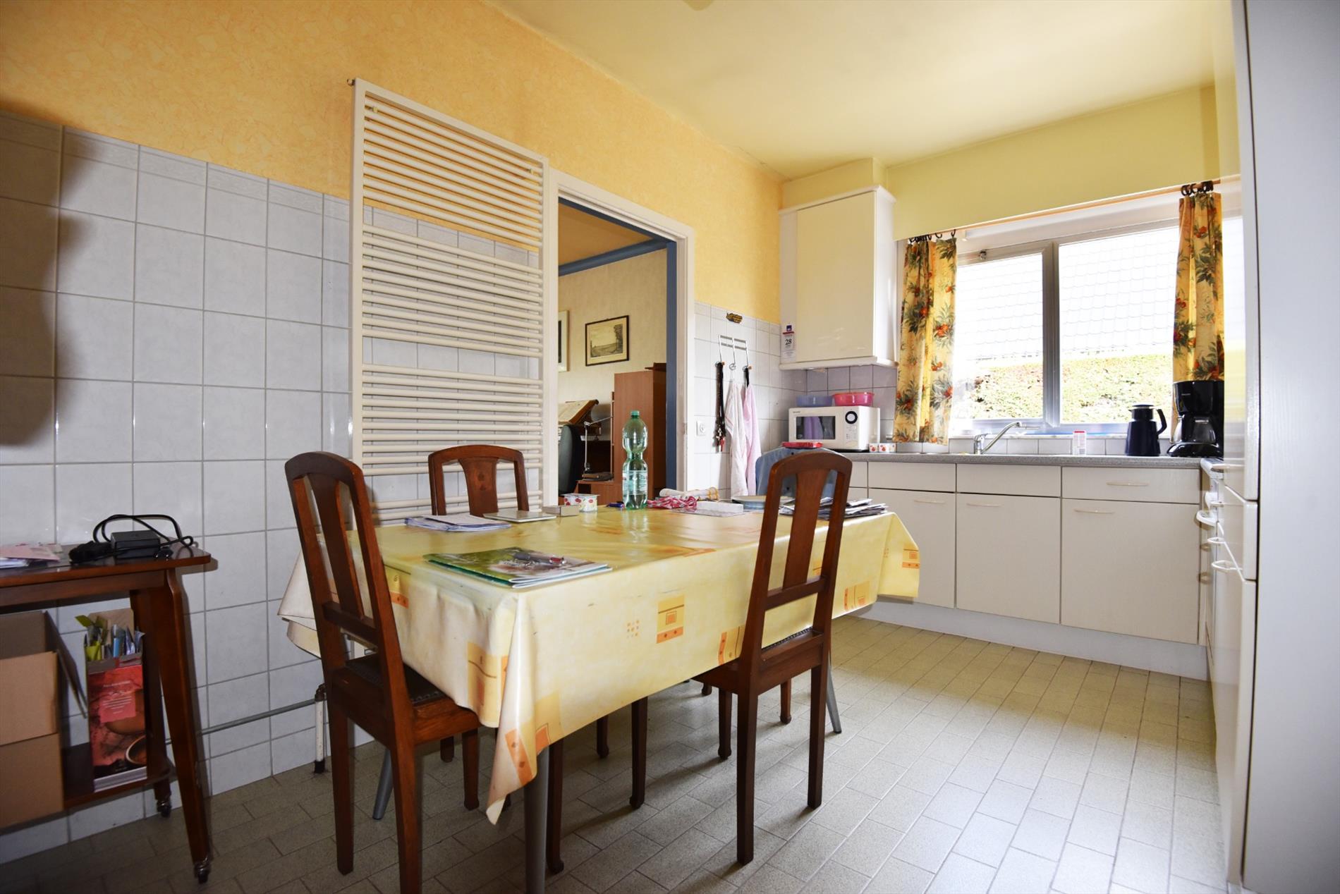 Ruime bungalow met 3 slpks, garage en tuin te WATERVLIET. 