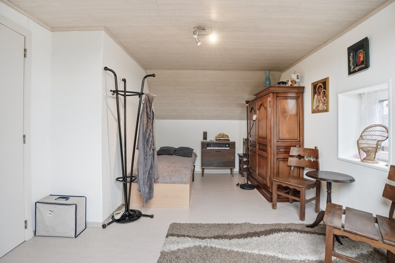 Rustig gelegen, alleenstaande woning op ruim perceel van 2210 m² 