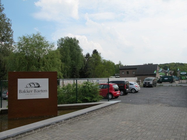 Modern appartement met 2 slpks, balkon en parking. 