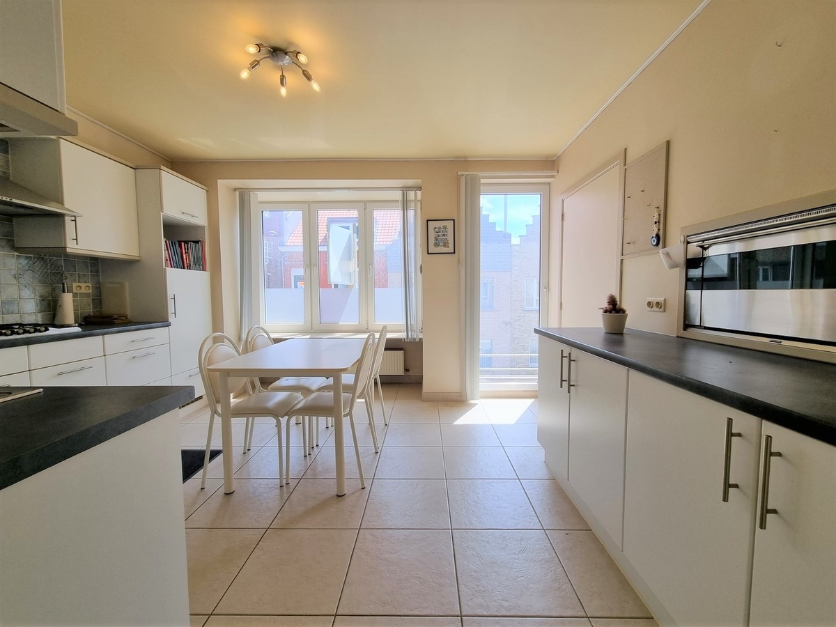 Centraal gelegen woning met grote garage en atelier - Zeebrugge 