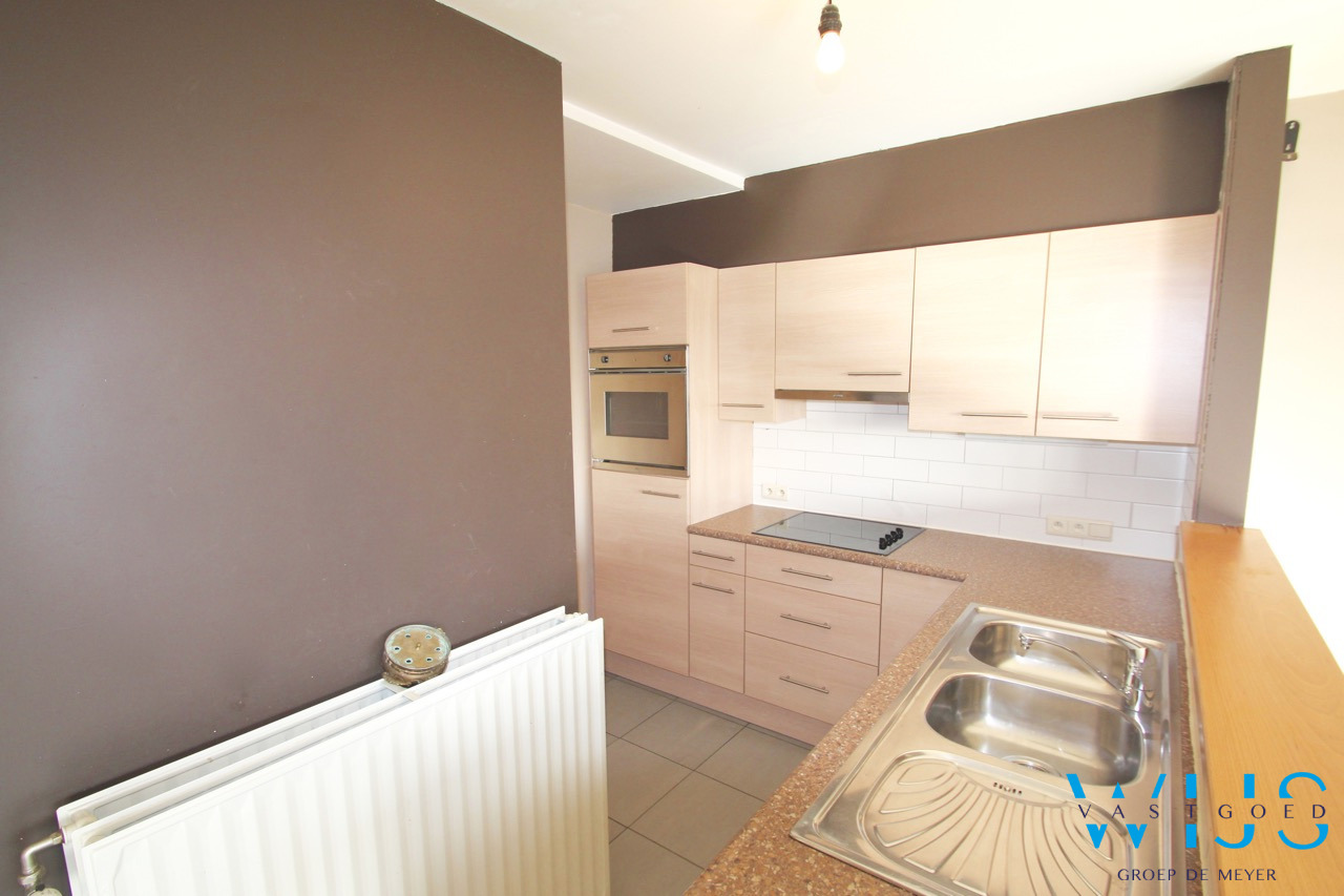 Zeer ruim lichtrijk appartement met 4 slaapkamers ! 