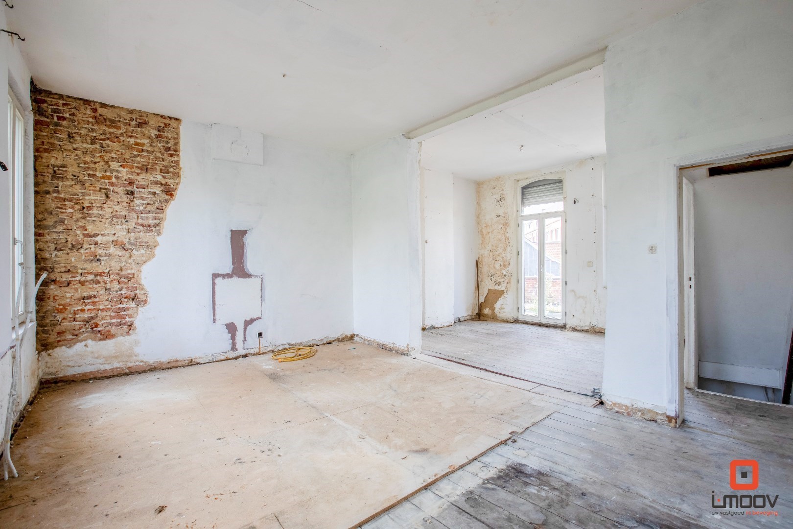 Te renoveren stadswoning met tuin op toplocatie! 