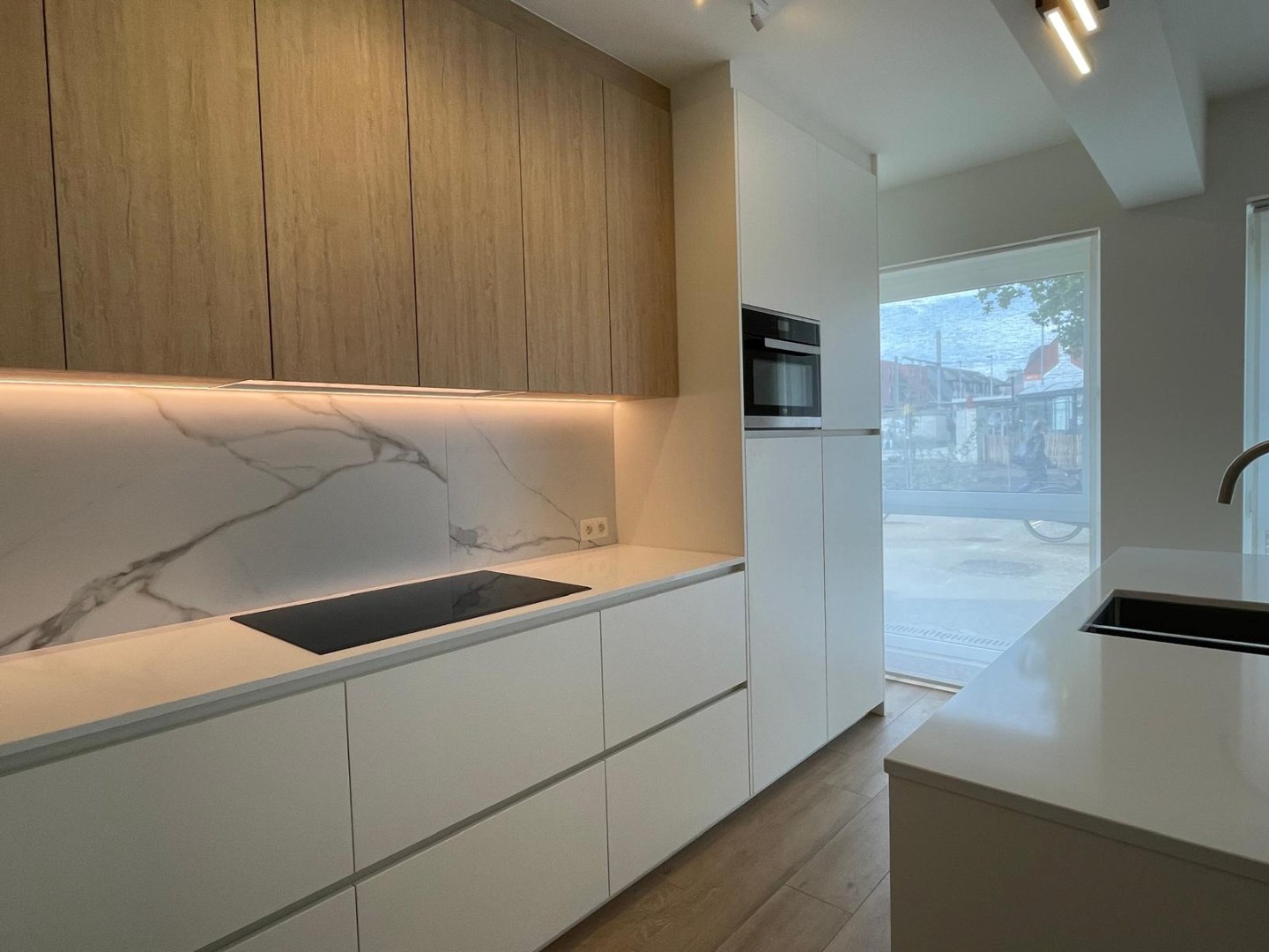 Prachtig gelijkvloers appartement met 3 slaapkamers en terras, midden in het centrum! 