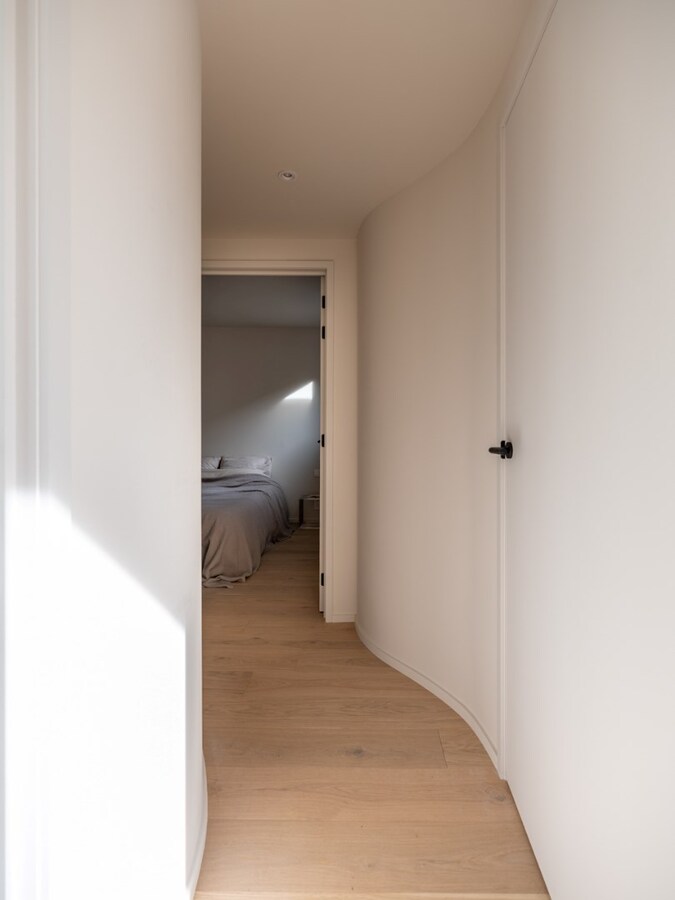 Appartement de luxe avec une terrasse spacieuse et une vue latérale sur la mer ! 