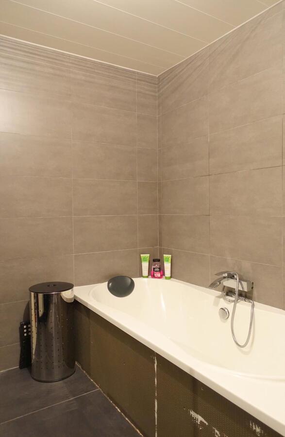 Zonnige charmante half-open woning 