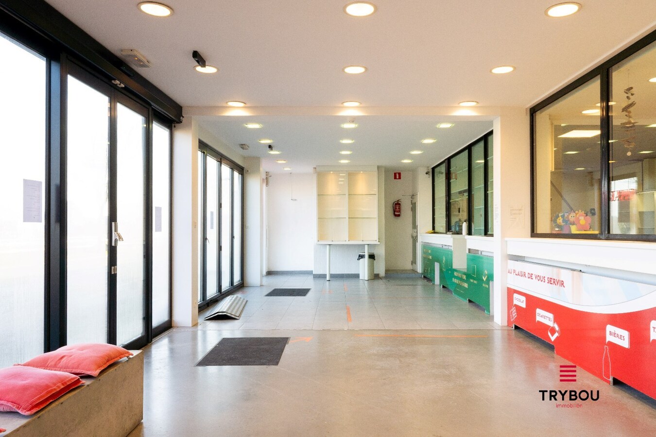 Commercieel pand met woonmogelijkheden op uitstekende ligging 