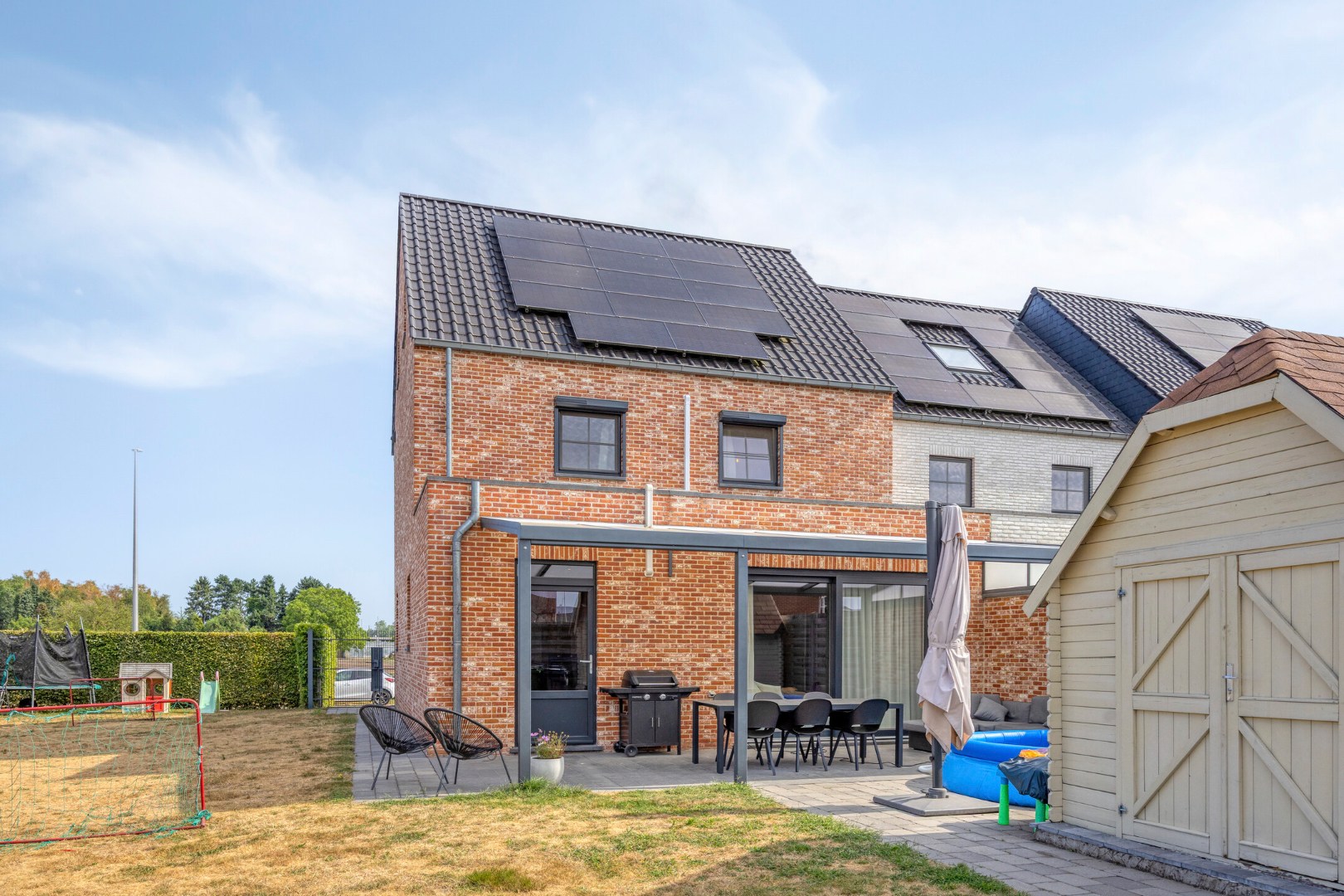 Recente en energiezuinige gezinswoning met 4 slpk. in het centrum van Veerle-Laakdal 
