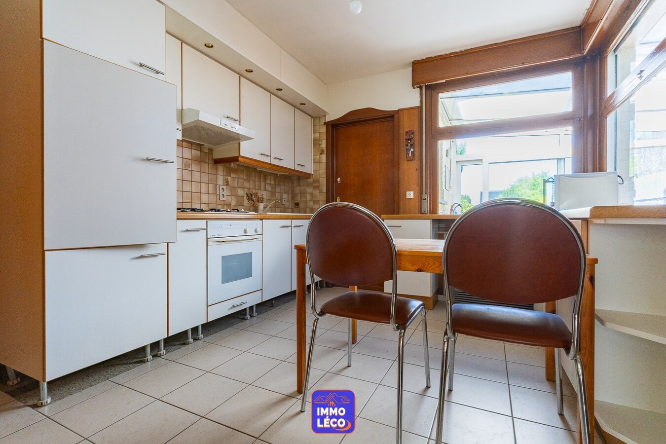 Maison 3 façades avec grand jardin et beaux volumes. 