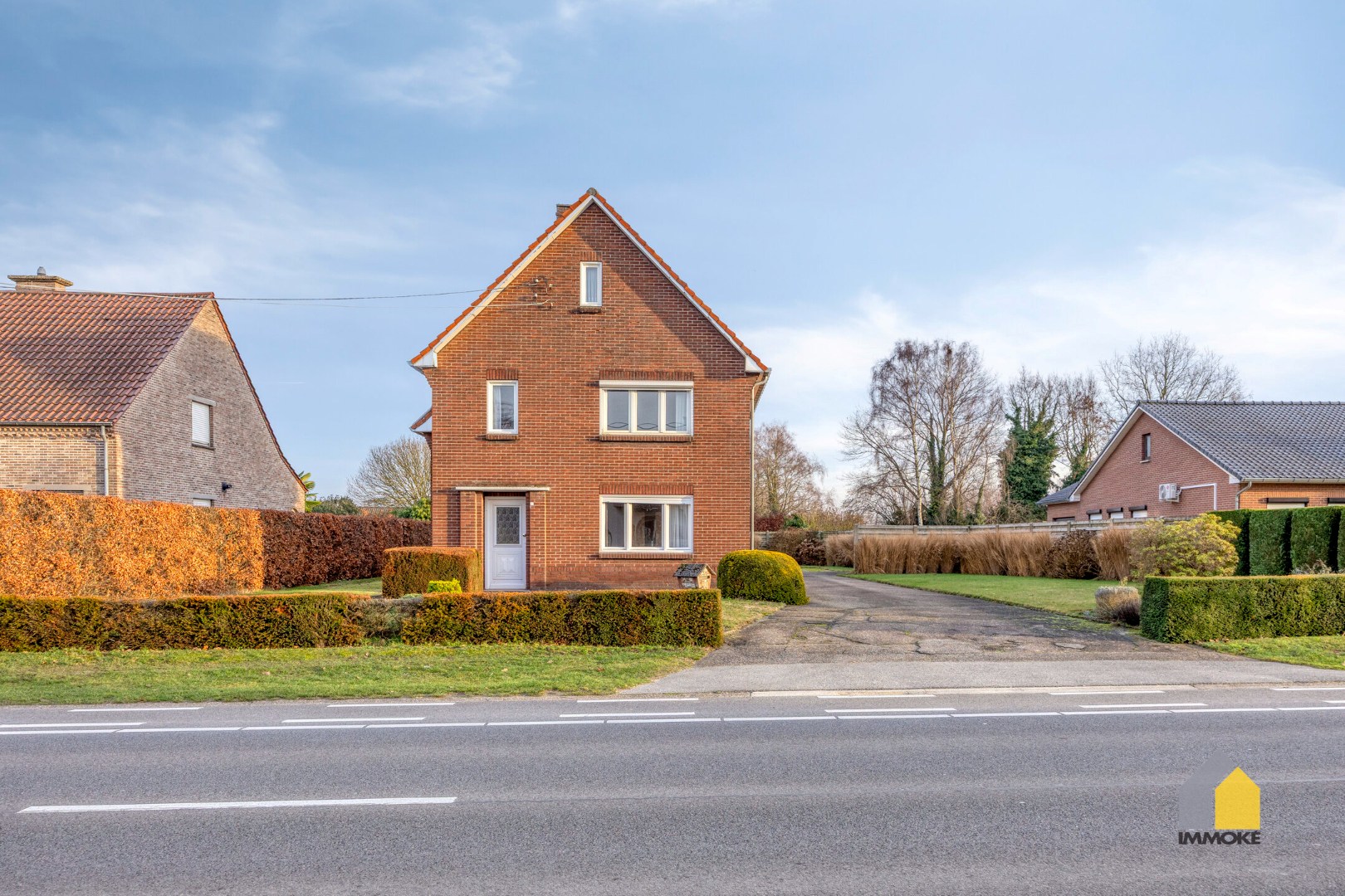 Op te frissen woning met 4 slpk op ruim perceel van 9 a 78 ca. 