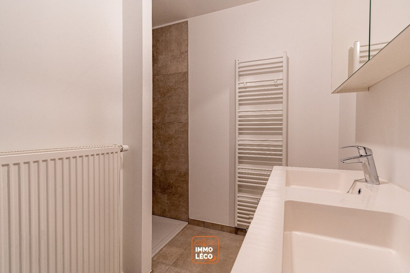 Appartement récent1 chambre avec terrasse privative et emplacement de parking, COUP DE COEUR ! 