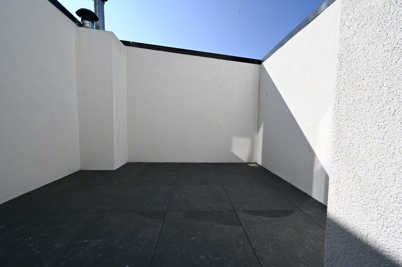 MAGNIFIEK GERENOVEERDE 3SLAAPKAMER WOONST 