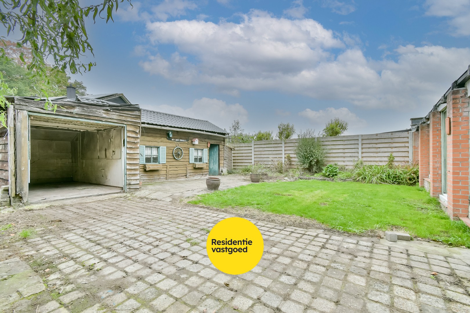 Te renoveren woning langs het Nieuwenhovebos! 