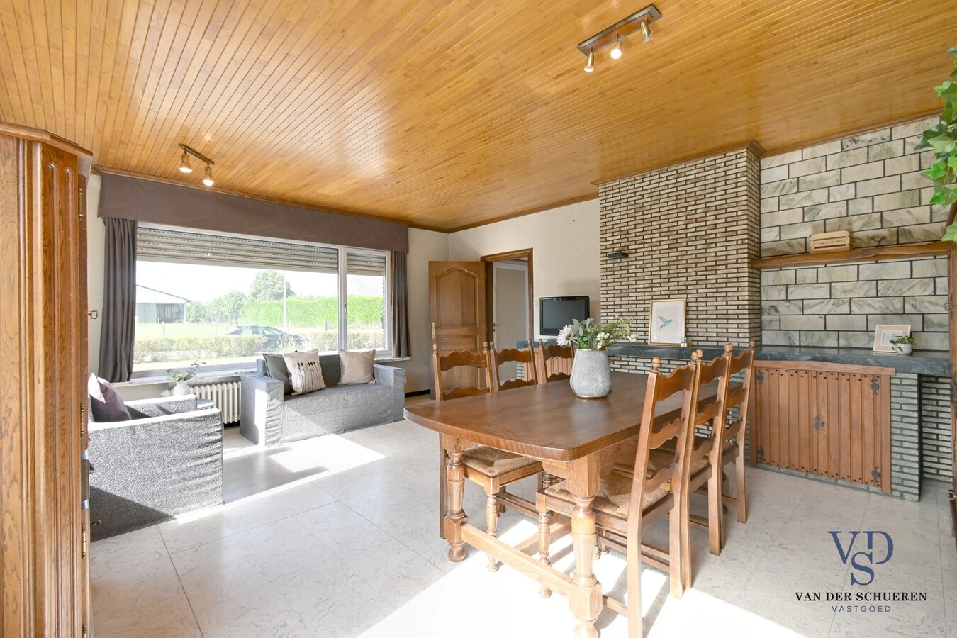 Te renoveren bungalow op een perceel van ca. 2.840 m² 