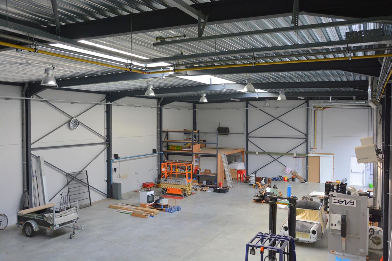 Bedrijfsgebouw met prachtige  woonst 