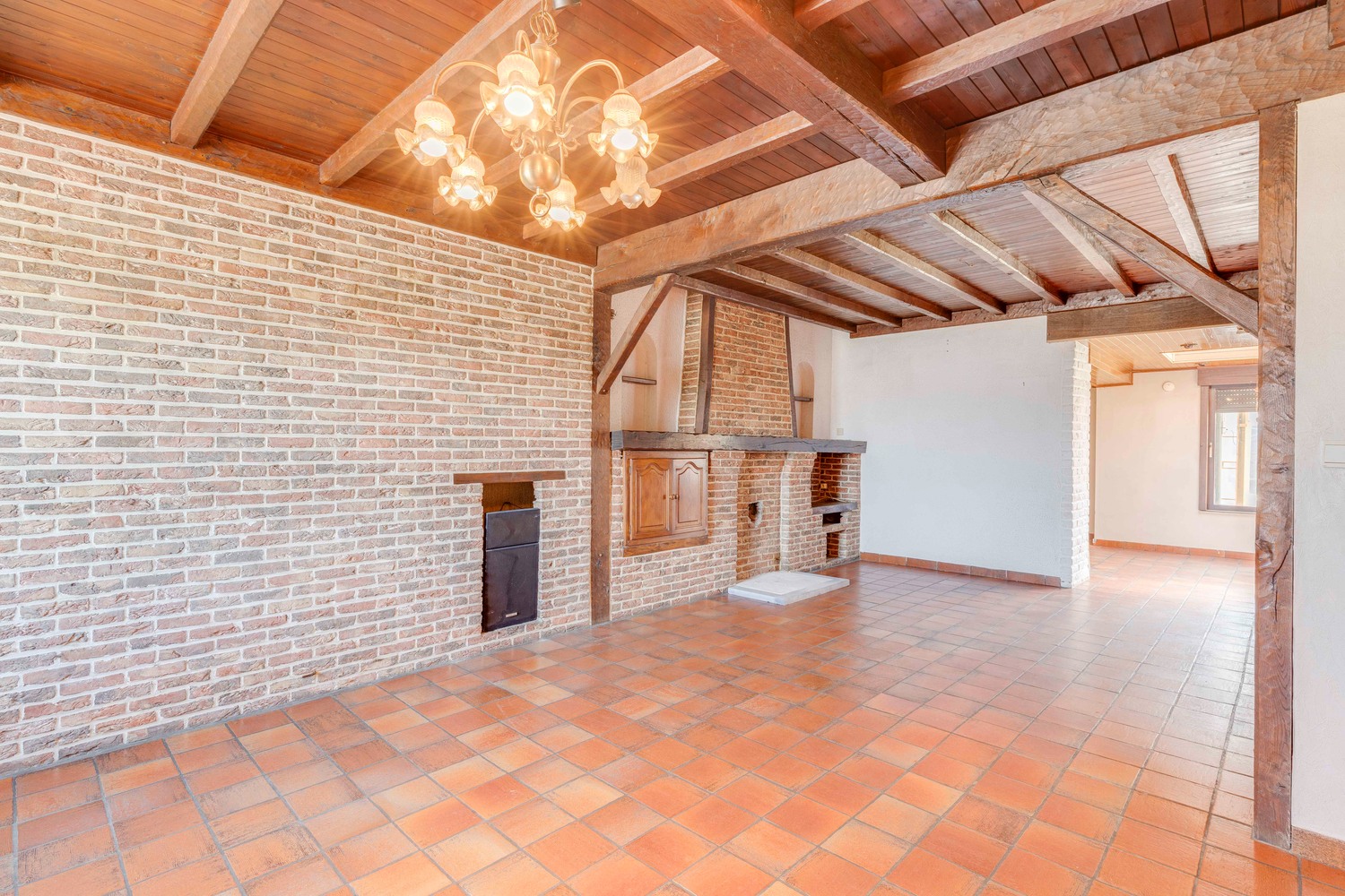 Centraal gelegen op te frissen gezinswoning gelegen op fietsafstand van het centrum van Zulte 