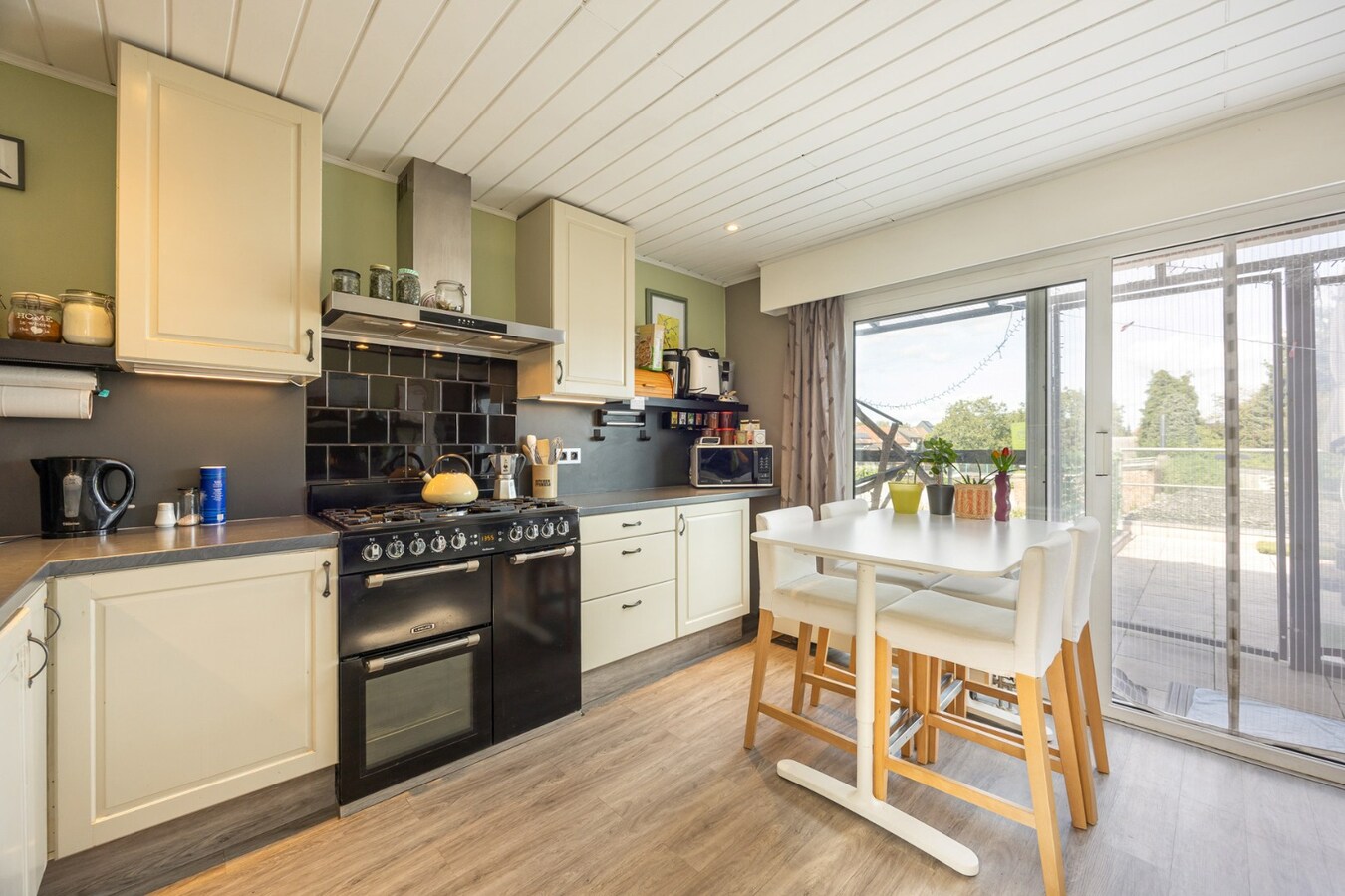 Charmante woning met tuin en garage te Hemiksem! 