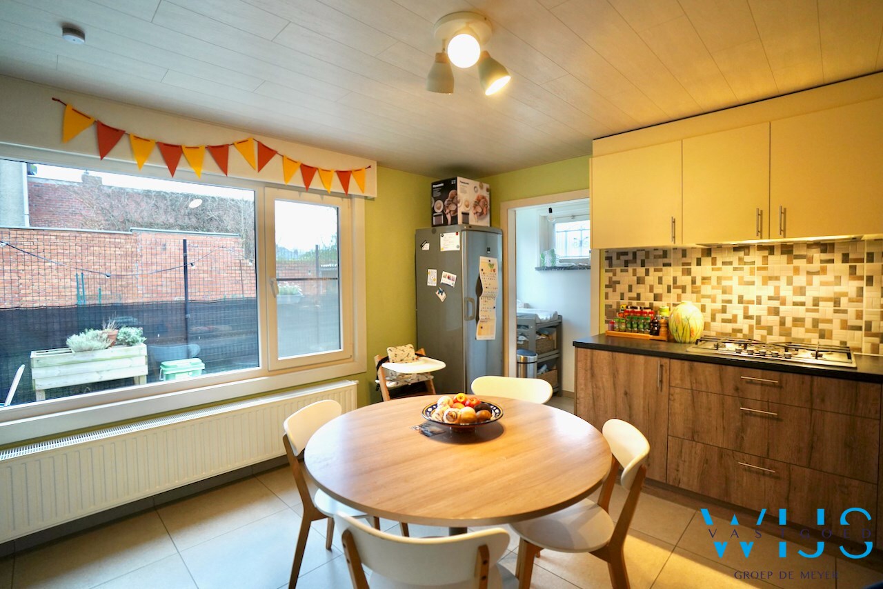 Instapklare gezinswoning in het toffe centrum van Assenede ! 