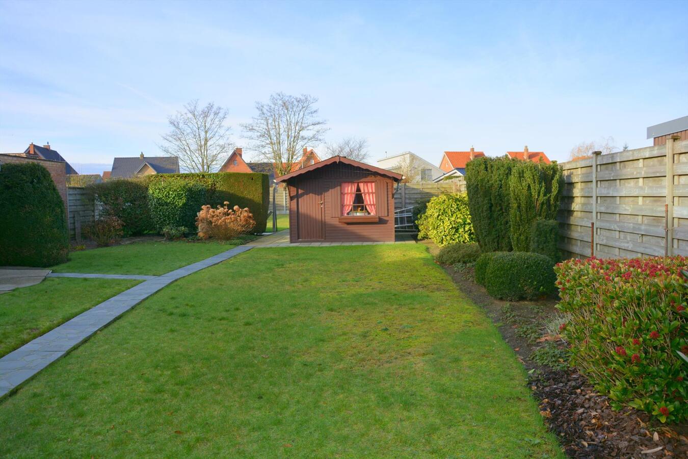 Goed gelegen woning met grote tuin 