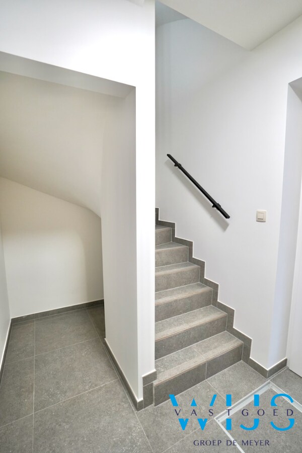 Drieslaapkamer appartement met garage in hartje Ertvelde ! 