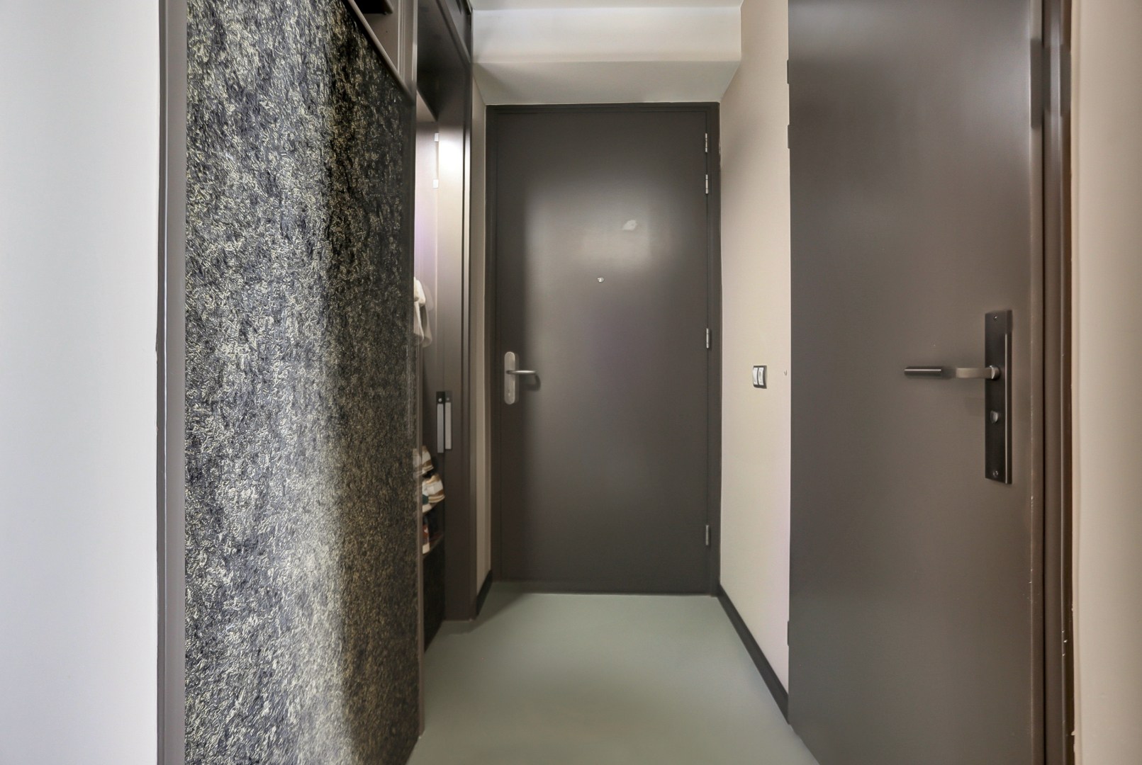 Ultiem luxe wonen in de iconische The CoolTower met spectaculair uitzicht, royaal terras (34 m²) en moderne afwerking in het bruisende hart van Rotterdam! 