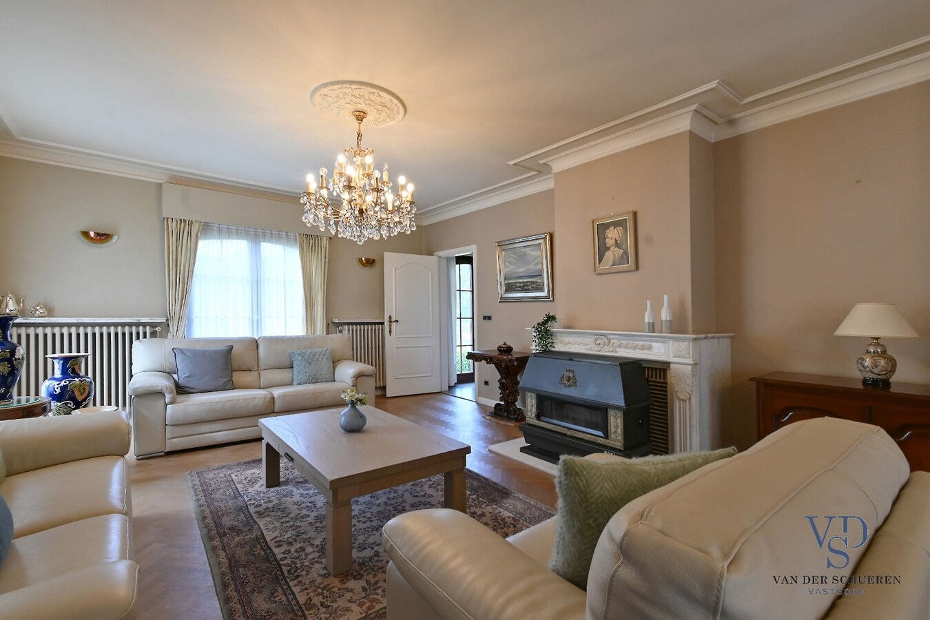 Tijdloze villa (alles op gelijkvloers). 