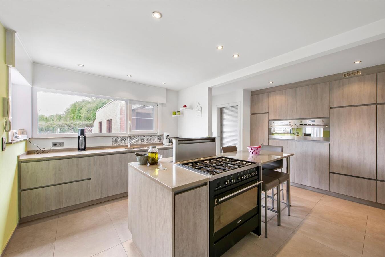 Prachtig gerenoveerde woning met 3 slaapkamers en zongerichte tuin. 