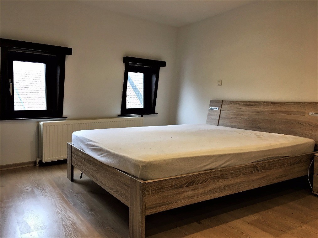 Zeer centraal gelegen opbrengsteigendom in hartje Sint-Eloois-Vijve! 