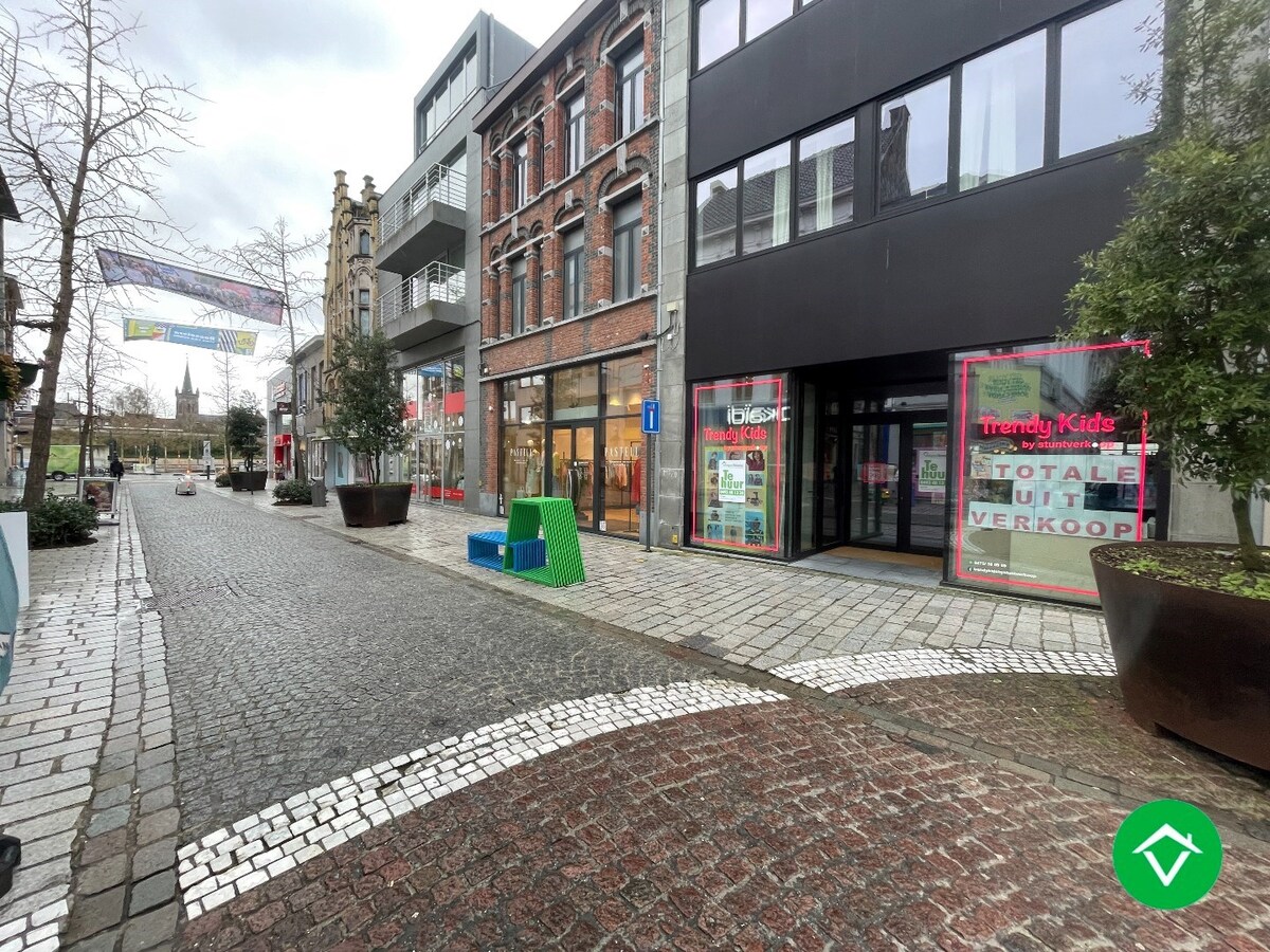 Centraal gelegen handelspand (129m²) in het centrum van Roeselare 