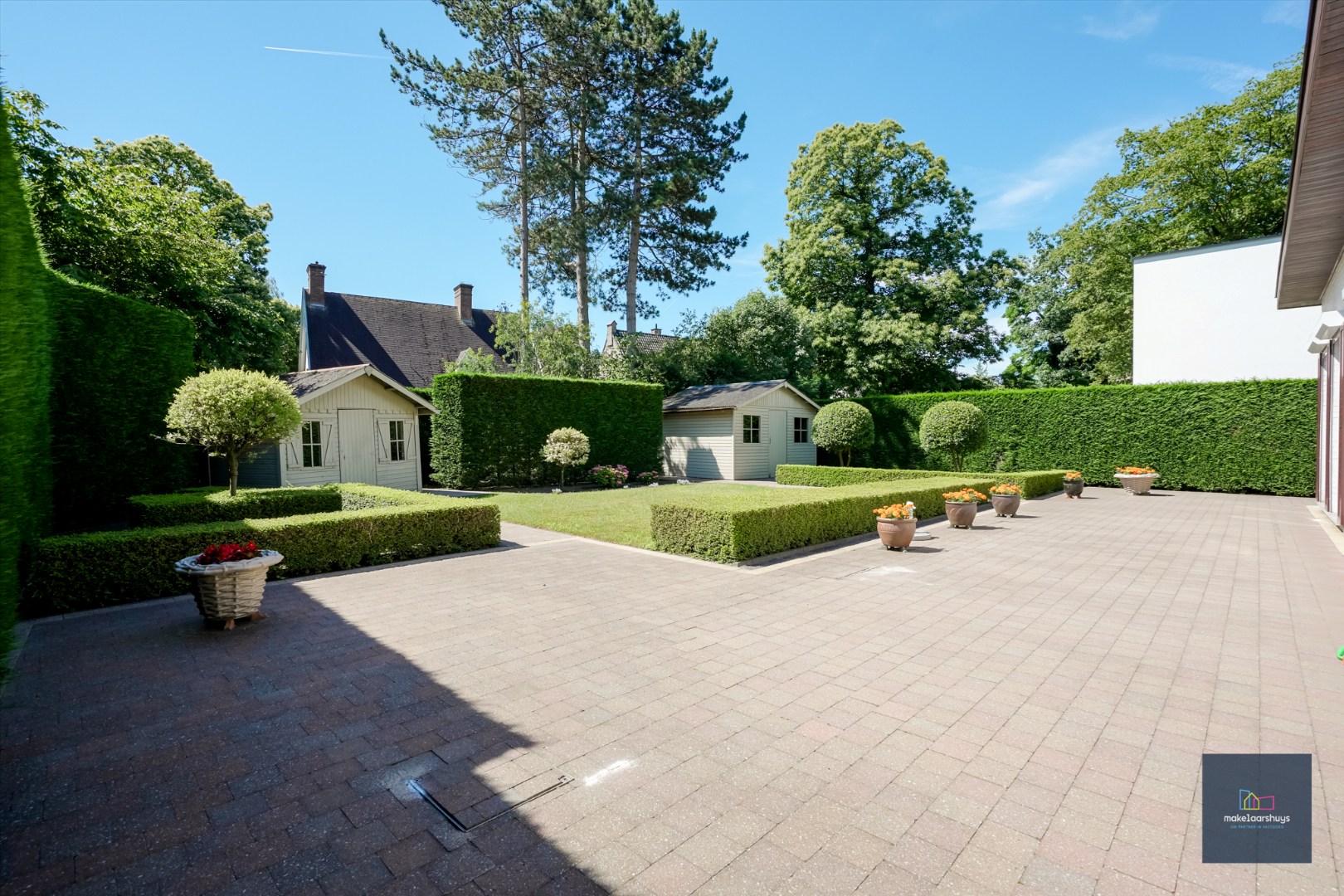 Charmante villa in Franse stijl nabij het centrum van Wondelgem 