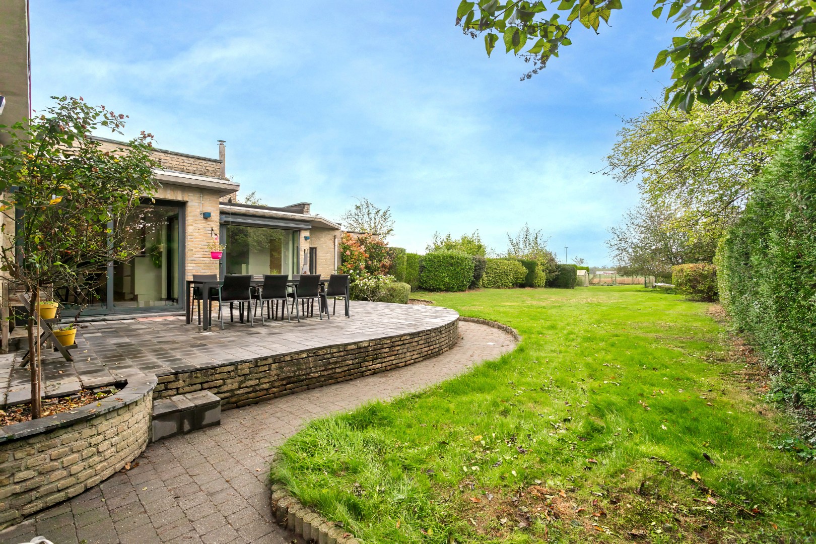 Instapklare driegevelwoning met 3 slpk te Lembeek 