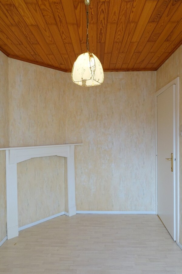 Rustig gelegen instapklare rijwoning met nabij gelegen garagebox 