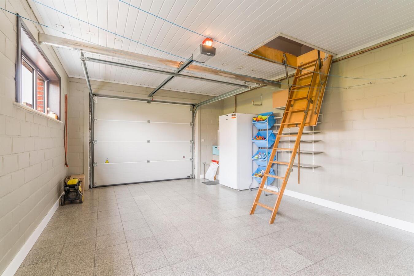 Rustig gelegen instapklare woning met 4 slaapkamers op 690 m² te Koekelare 