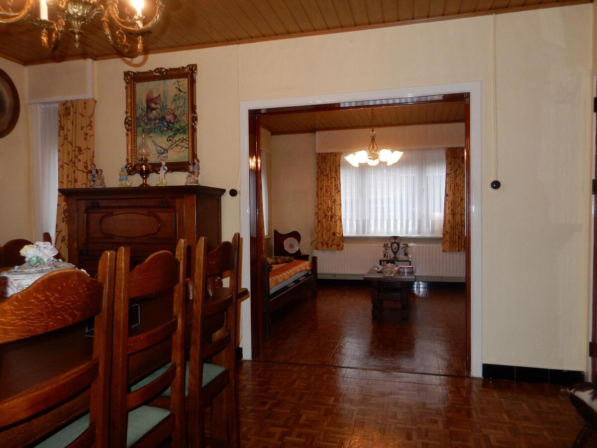 Op te frissen woning met 3 slaapkamers 