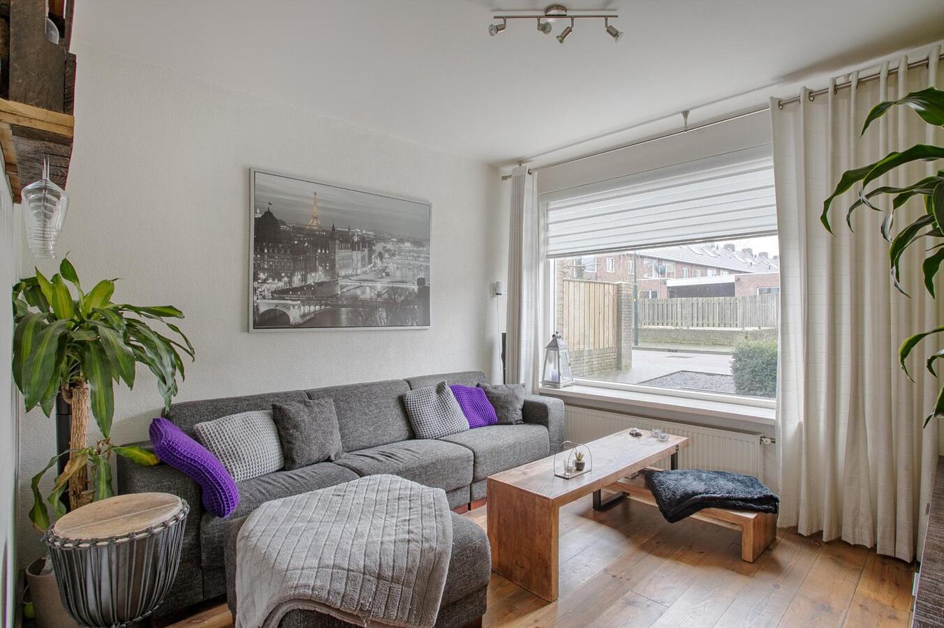 Halfvrijstaande woning met berging en vrije achterom gelegen in een rustige wijk in Bladel. 