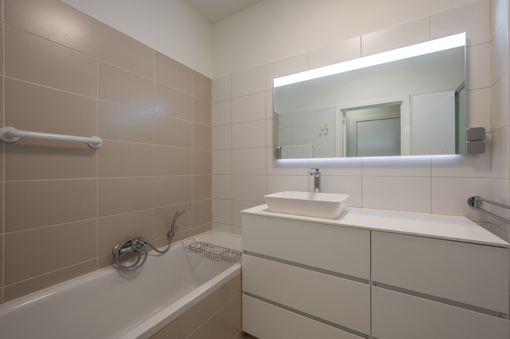 Stijlvol appartement met 2 slaapkamers en autostandplaats 