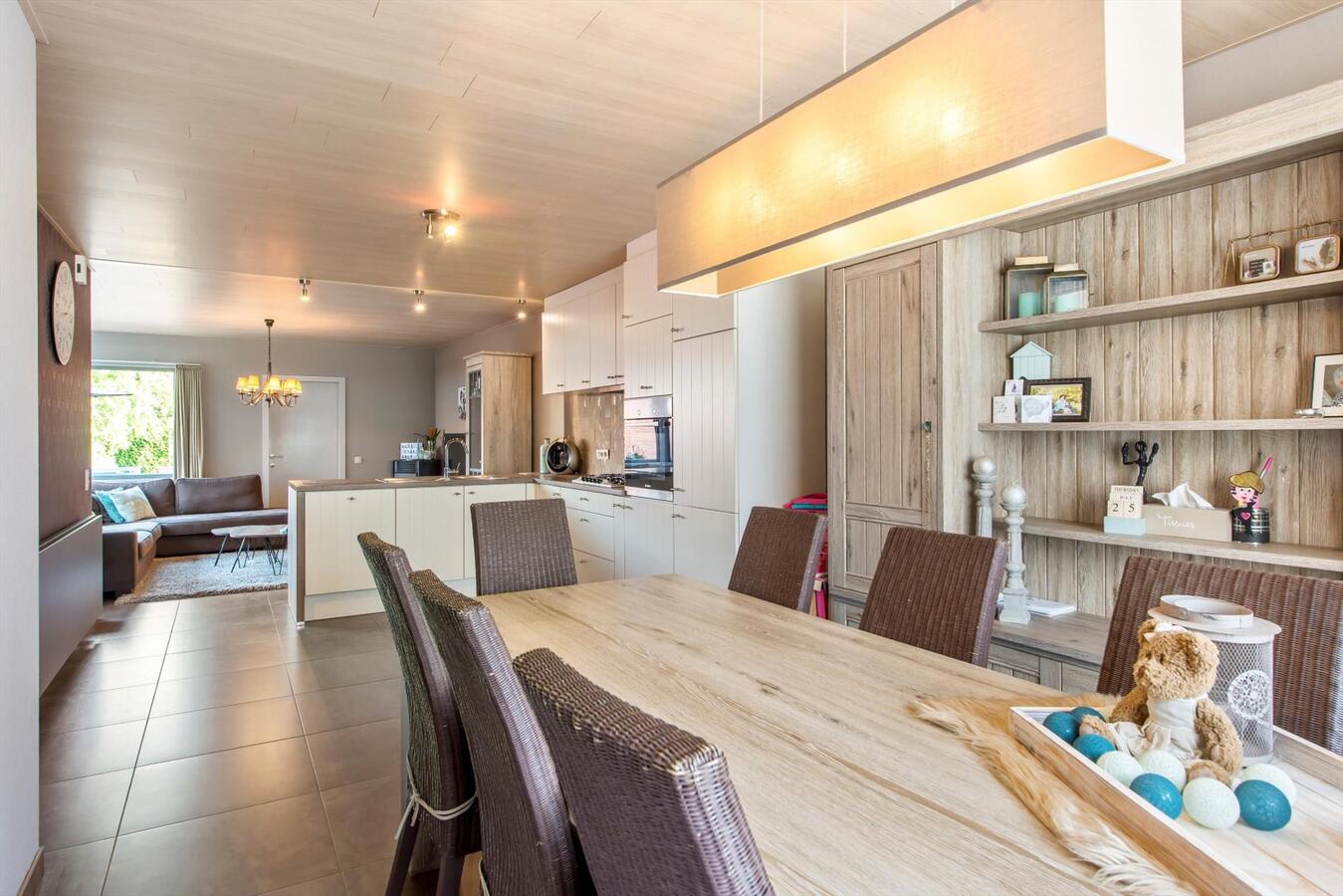 Volledig instapklare woning met 3 slaapkamers en mooie tuin in het hartje van Jonkershove. 