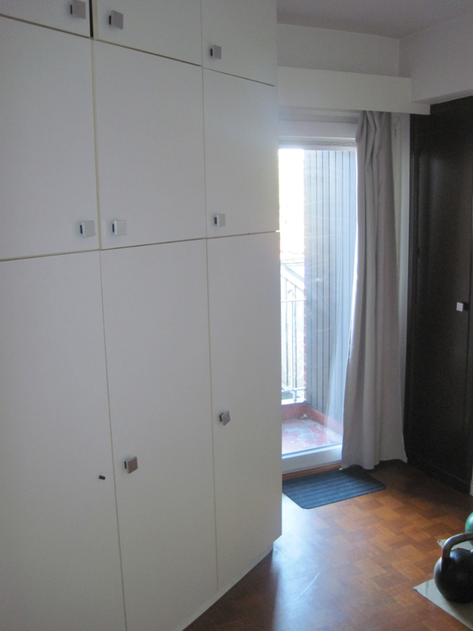 Lichtrijk, ruim 2-slp-appartement aan St-Anna-plein. 