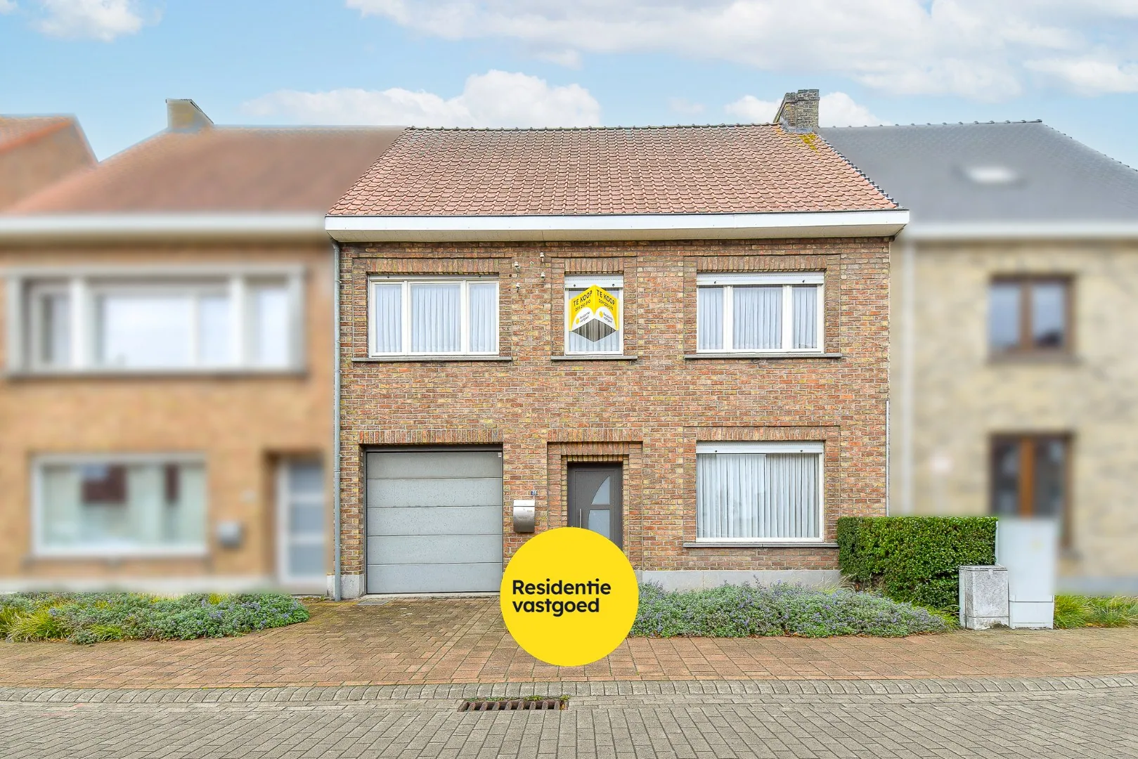 Ruim gesloten gezinswoning met inpandige garage en 4 slaapkamers in centrum Gistel