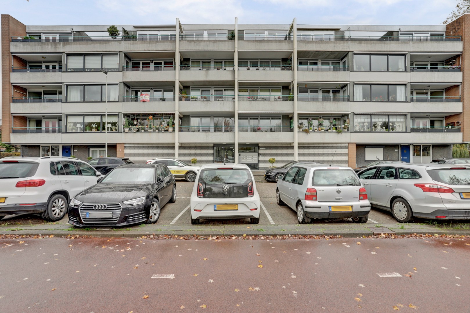 Op een fantastische locatie gelegen 3-kamer woning op de 2e etage met uitzicht op "de Vijver" van Prinsenland. 