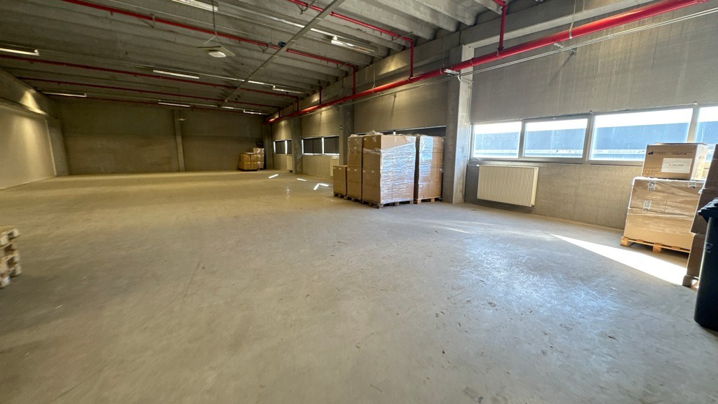 Magazijnen met kantoor te huur in Industriepark-Noord in Sint-Niklaas