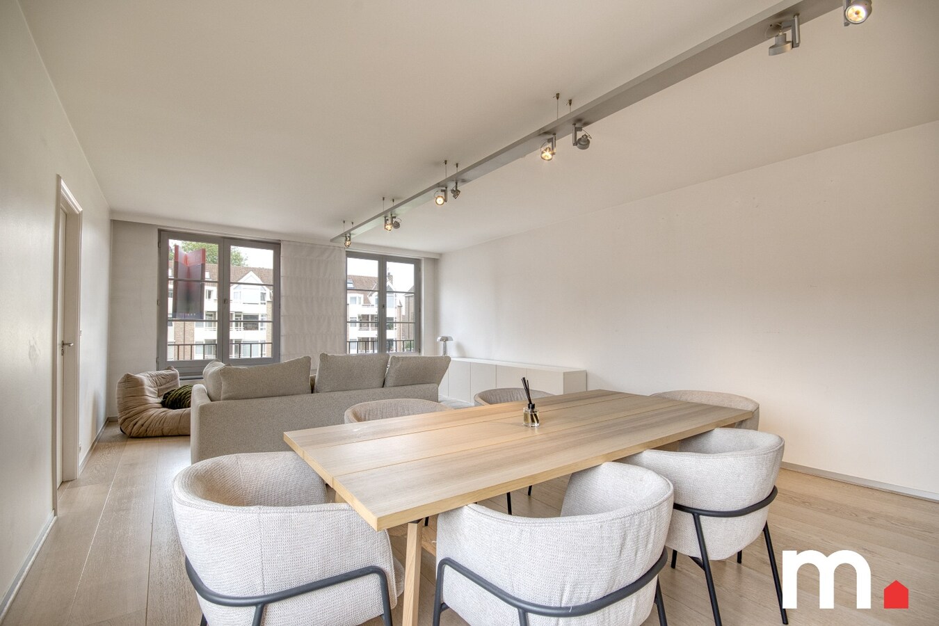 TOPPER !  Fantastisch gelegen appartement op het Overbekeplein in hartje Kortrijk ! 