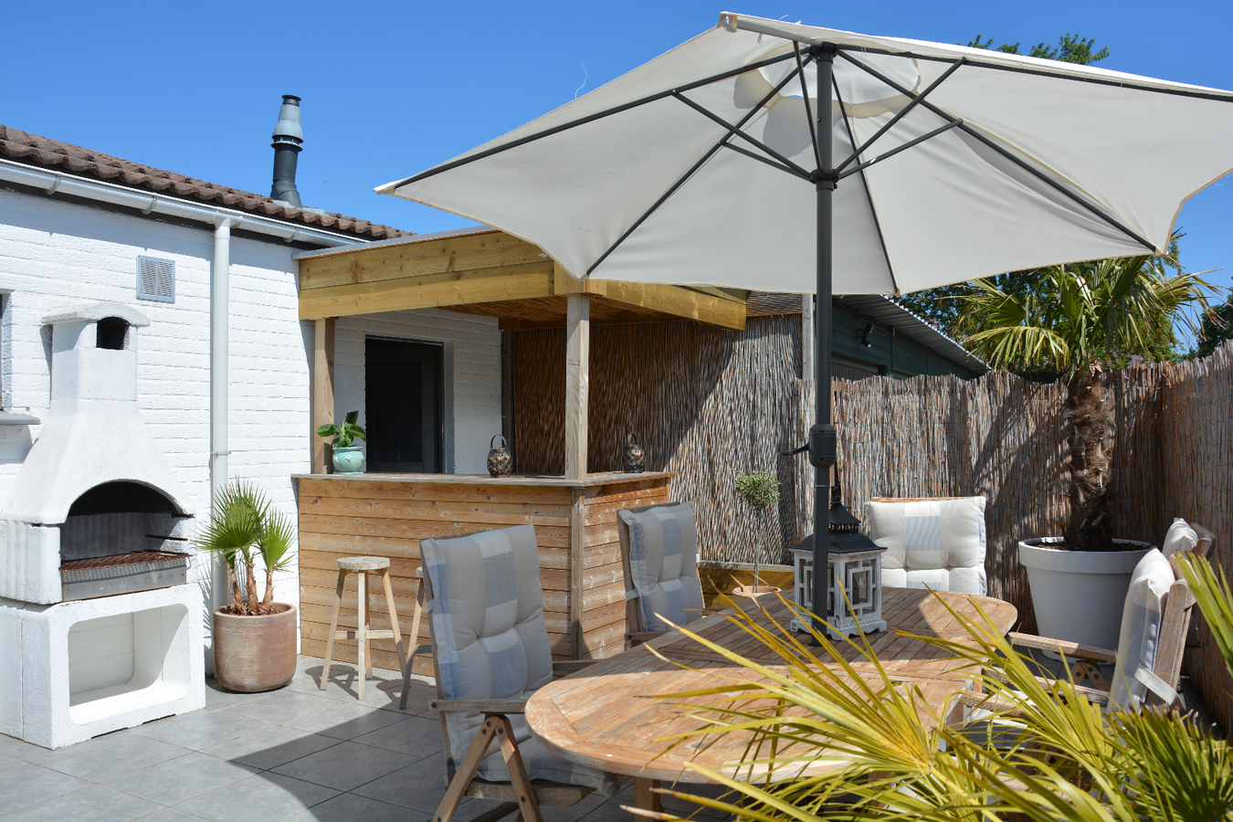 Goed gelegen hoekwoning met gezellige tuin en garage 